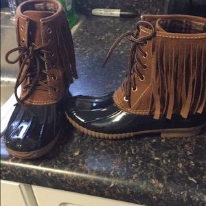 Fringe duck boots