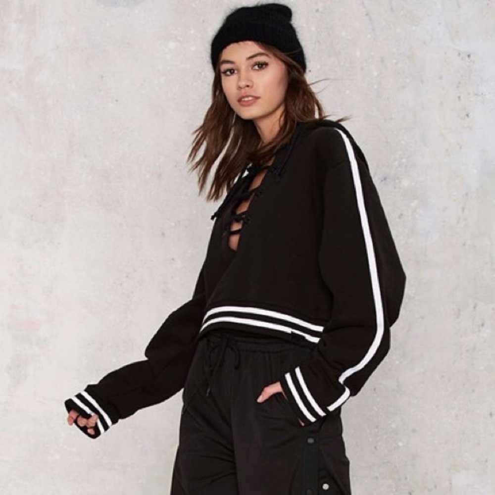 💞NEW IN💞 sporty hoodie with lace up Crop top - Picture 2 of 5