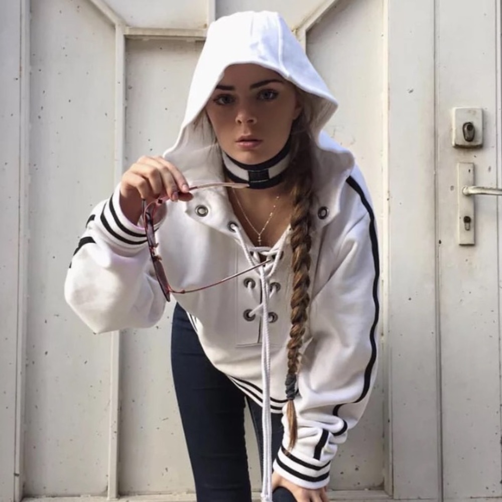 💞NEW IN💞 sporty hoodie with lace up Crop top - Picture 3 of 5