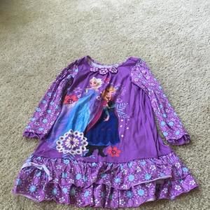 Size 5/6 Disney frozen nightgown.