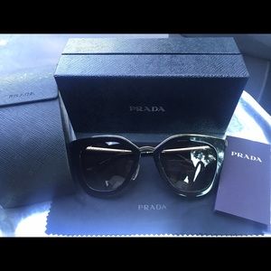 Prada Black/Gold Sunnies PR 53SS EUC