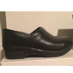 Sanita nursing clogs in black, size 37