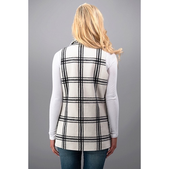 LAST ONE!! Plaid Vest with Pockets - Picture 2 of 2