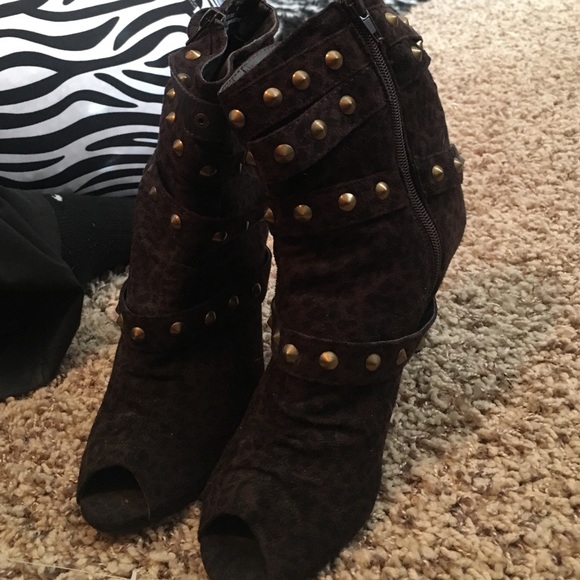 Heels - Picture 2 of 3