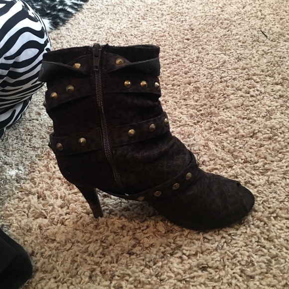 Heels - Picture 3 of 3