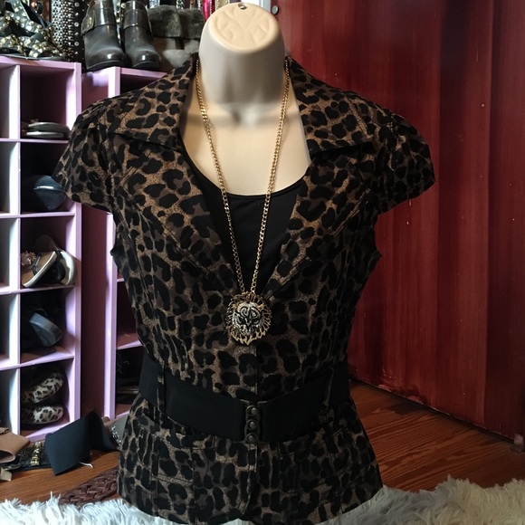 Fitted leopard top - Picture 1 of 3