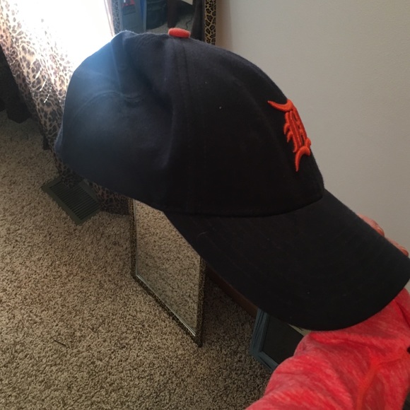 Hat - Picture 3 of 3