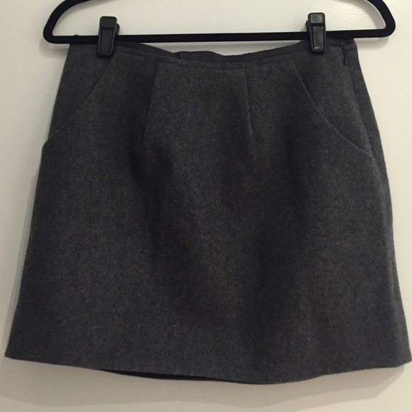 MAKE AN OFFER! J.Crew grey wool mini skirt Size 2 with pockets