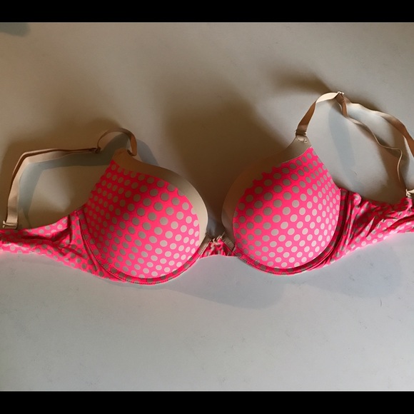 VS pink bra