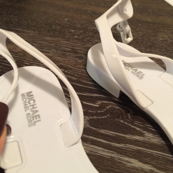 NEW White Michael Kors sandals sz 7 - Picture 2 of 4