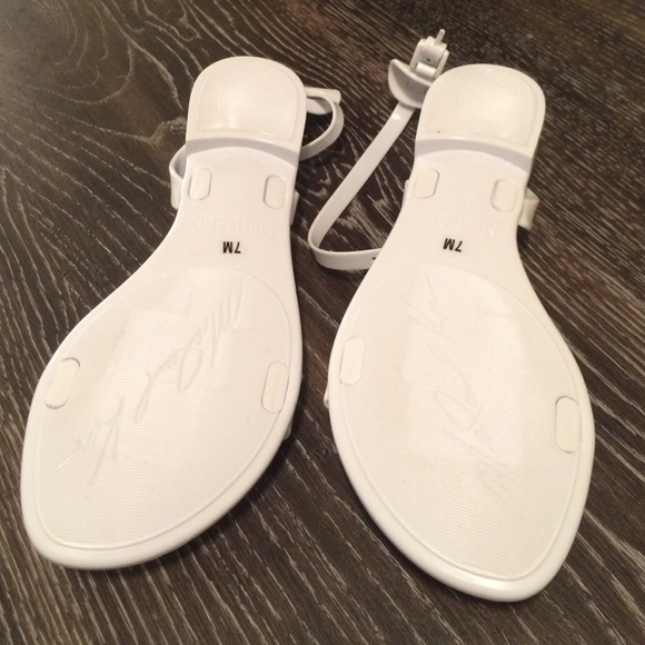 NEW White Michael Kors sandals sz 7 - Picture 3 of 4