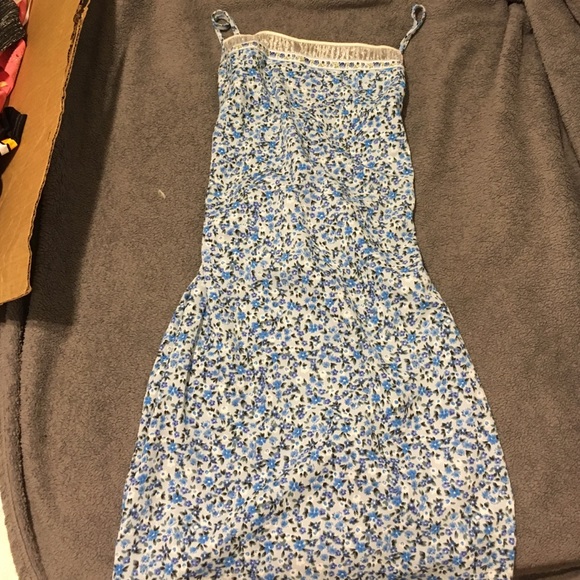 Beautiful blue floral dress with backless tie back - Picture 1 of 4