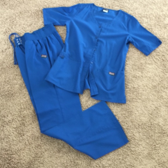 Cherokee scrubs size S