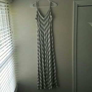 Striped sleeveless vneck maxi dress