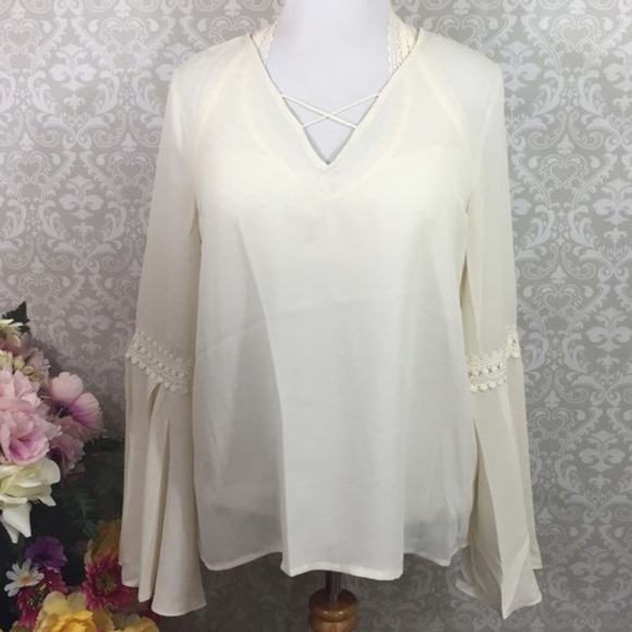 Bell sleeve blouse
