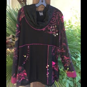 Pause Cafe top with beaded work