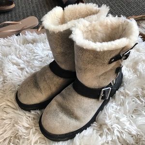 UGG buckled short boots black/grey