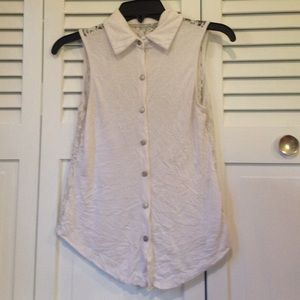 Sleeveless collared button down blouse