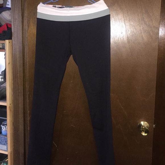 Lululemon full length wunder under tight.