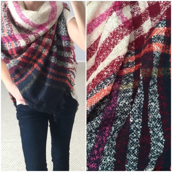 LAST ITEM▫️Navy Plaid Oversized Blanket Scarf - Picture 2 of 4