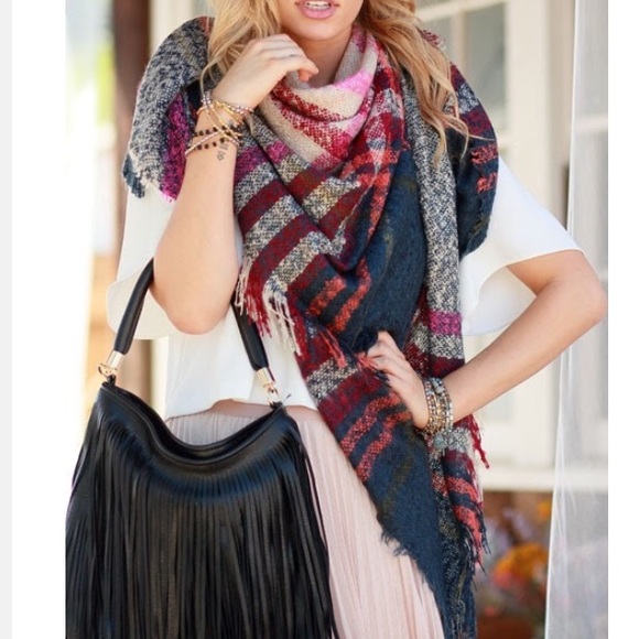 LAST ITEM▫️Navy Plaid Oversized Blanket Scarf - Picture 4 of 4