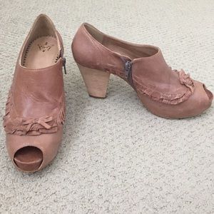 Miss Albright peep toe shootie