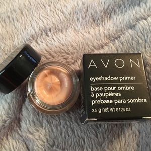 Eye shadow primer