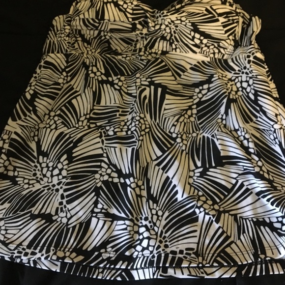 Black and white swim top