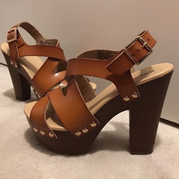 Tan faux leather heels with gold details