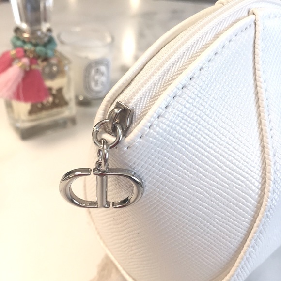🚩SOLD🚩Dior cosmetic bag - Picture 3 of 3
