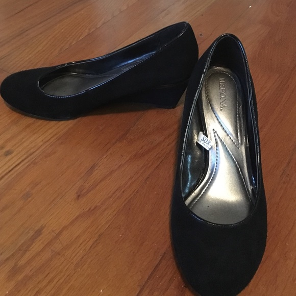 Merona black suede round toe wedges