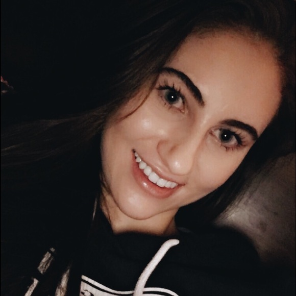 Meet your Posher, Sarah - Picture 1 of 1