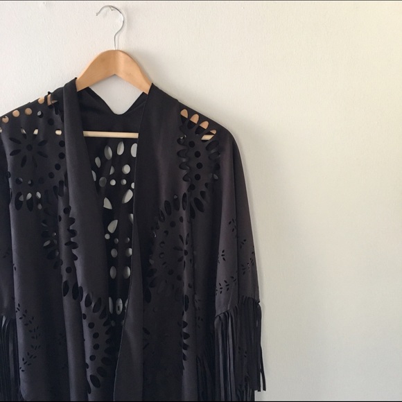 ✨ Host Pick ✨ Black suede laser cut vest - Picture 2 of 3