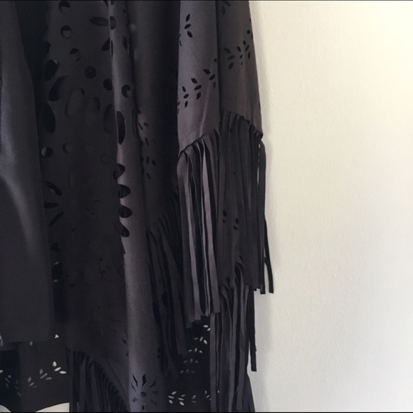 ✨ Host Pick ✨ Black suede laser cut vest - Picture 3 of 3