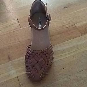 Huarachi shoe with small heel