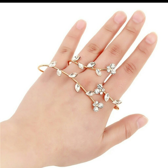 Jewelry - SOLD***Crystal leaves flower palm ring