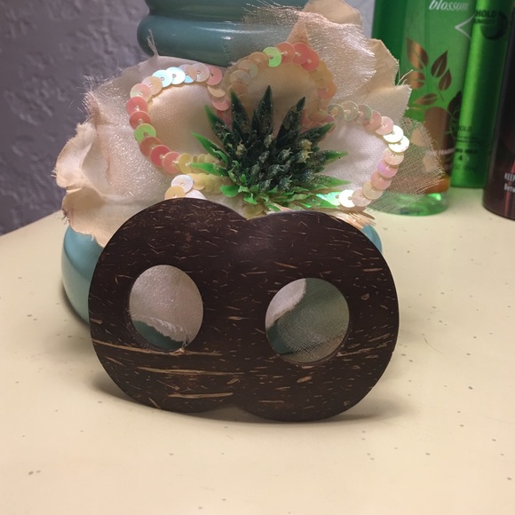 Bamboo sarong holders - Picture 2 of 2