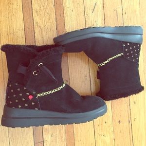 Size 4 girls Uggs boots