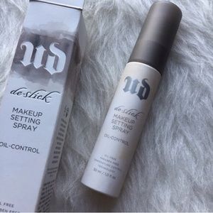 LAST ONE! Urban Decay setting spray