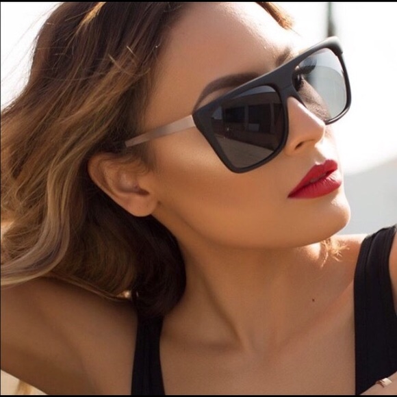 Desi X Quay "On the low" sunglasses