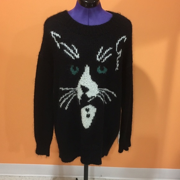 Bar III Sweaters - 💕HP 11/18💕 Fuzzy cat sweater
