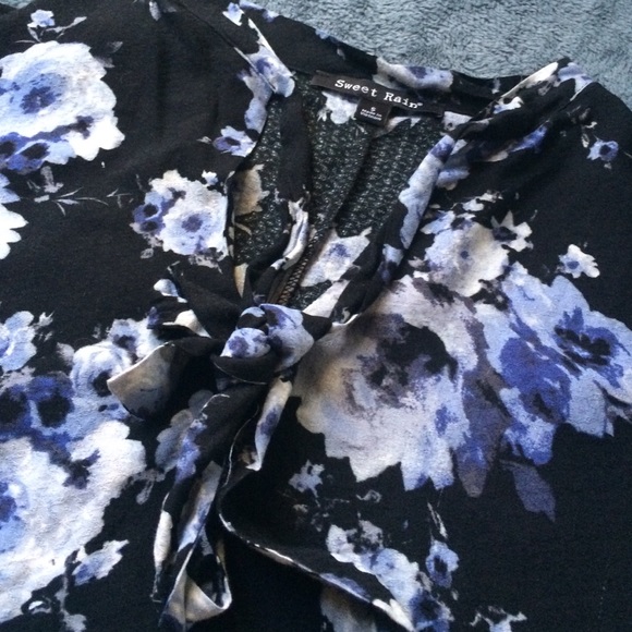 Floral Blouse by Sweet Rain - Picture 2 of 4