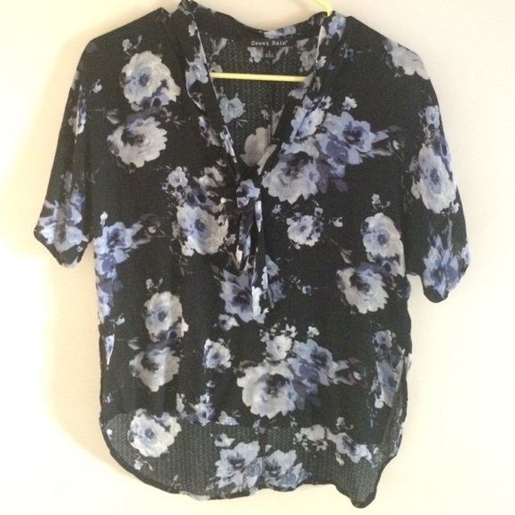 Floral Blouse by Sweet Rain - Picture 3 of 4