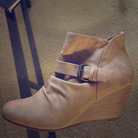 Blowfish tan ankle boot