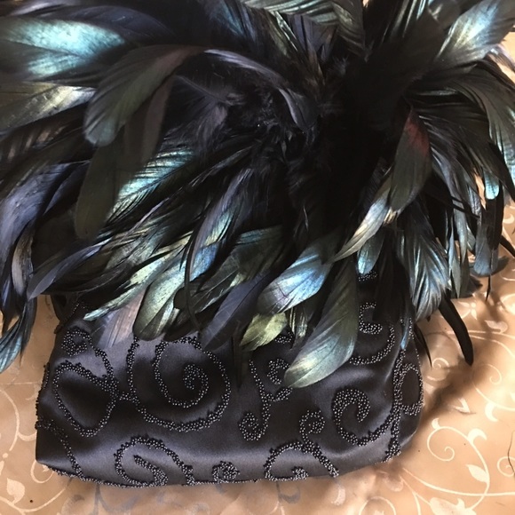 Designer Sherie D Giles Feather handbag. - Picture 1 of 4