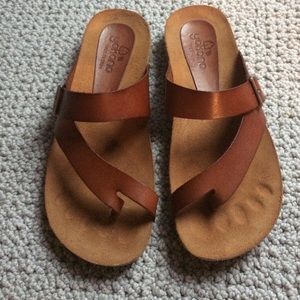 NWOT Size 8 Yokono brown leather sandals