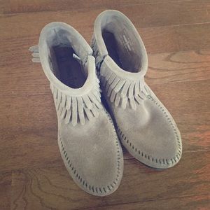 GIRLS Minnetonka gray moccasins