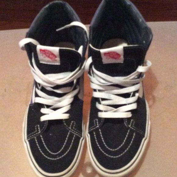 Blue & Black Vans 💙💙