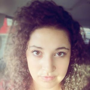 Meet your Posher, Joelle