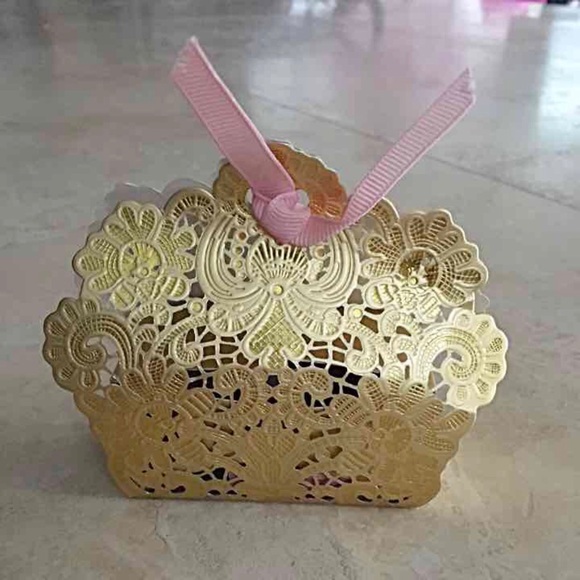SALE💋 Gold doily wedding favor boxes